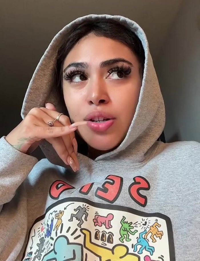 Woman Who Worked As A Server At A Fancy Steakhouse Shared Her Encounters With Entitled Celebrities, Goes Viral