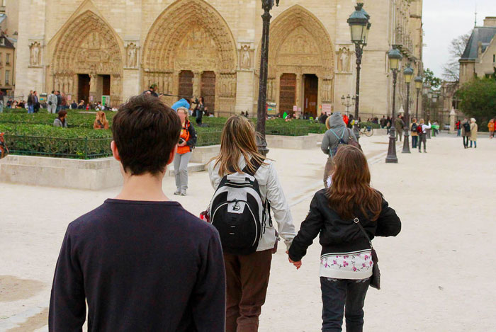 16 Y.O. Daughter Disappointed With Her Father As He Did Not Invite Her On His New Family's Paris Vacation, Gets Called A Jerk