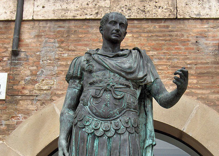 Someone Asked Historians To Share History’s Biggest ‘Middle Finger’ Moments, And 30 People Delivered