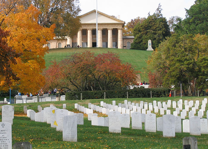 Someone Asked Historians To Share History’s Biggest ‘Middle Finger’ Moments, And 30 People Delivered