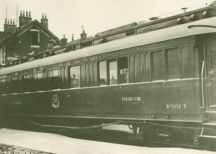 Someone Asked Historians To Share History’s Biggest ‘Middle Finger’ Moments, And 30 People Delivered