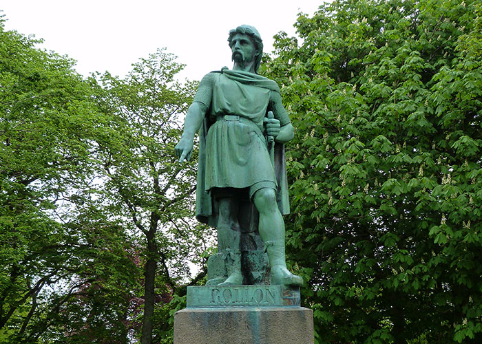 Someone Asked Historians To Share History’s Biggest ‘Middle Finger’ Moments, And 30 People Delivered