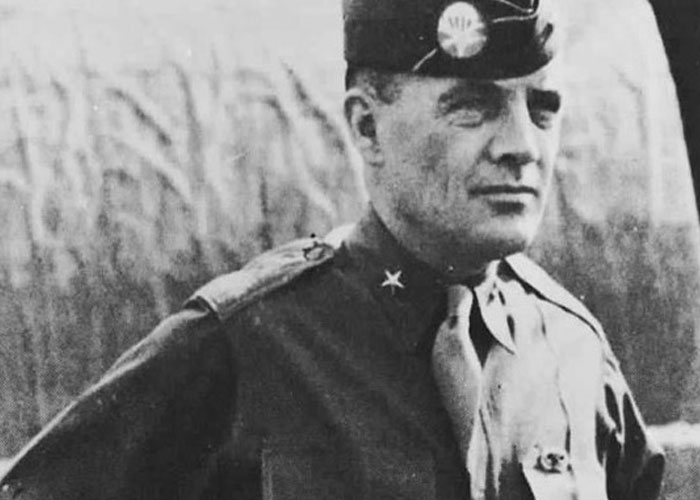 Someone Asked Historians To Share History’s Biggest ‘Middle Finger’ Moments, And 30 People Delivered