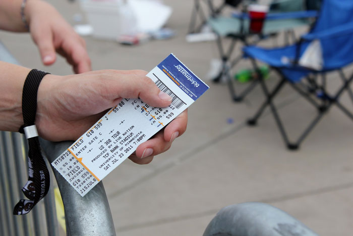 Mom Can&rsquo;t Understand Why Her Daughter Would Call Her Teacher&rsquo;s Son &ldquo;Anorexic And Skeleton-Like&rdquo;, Won&rsquo;t Buy Her Concert Tickets