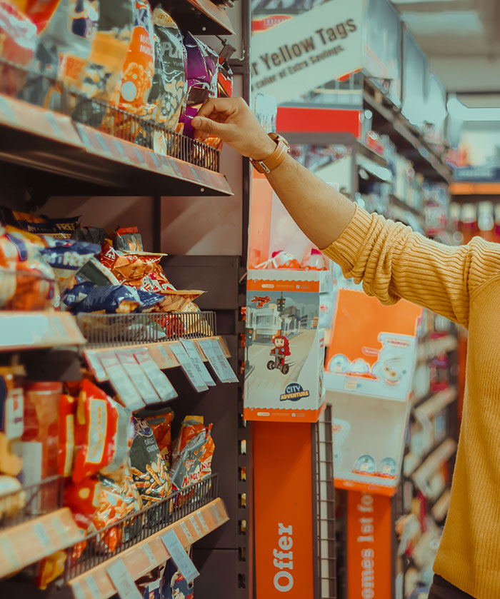 Someone Asks Cashiers To Share What Items Make Them Silently Judge People Who Buy Them, 50 Respond