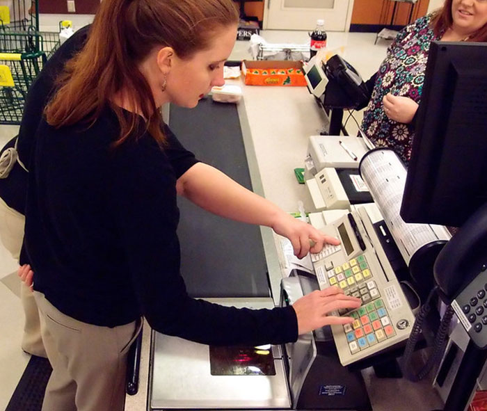 Someone Asks Cashiers To Share What Items Make Them Silently Judge People Who Buy Them, 50 Respond