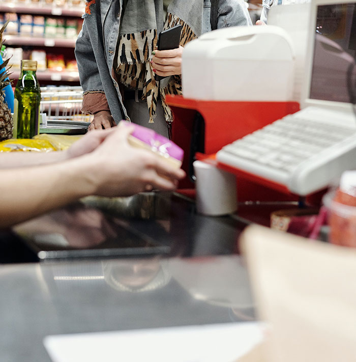 Someone Asks Cashiers To Share What Items Make Them Silently Judge People Who Buy Them, 50 Respond