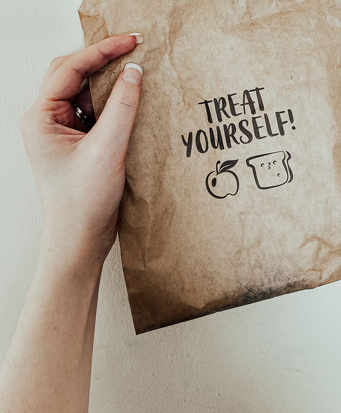 Someone Asks Cashiers To Share What Items Make Them Silently Judge People Who Buy Them, 50 Respond