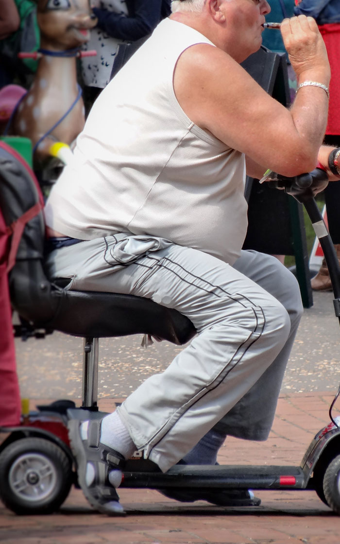 Someone Asks Cashiers To Share What Items Make Them Silently Judge People Who Buy Them, 50 Respond