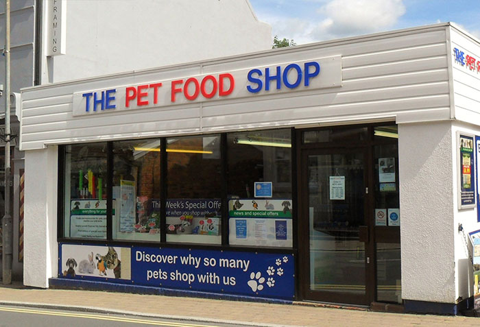 Someone Asks Cashiers To Share What Items Make Them Silently Judge People Who Buy Them, 50 Respond