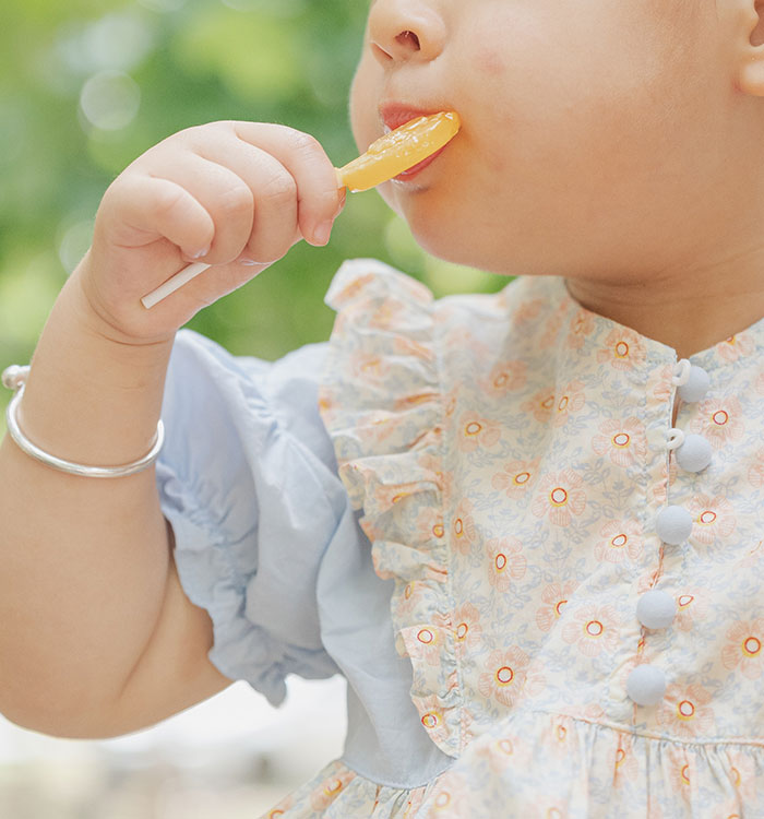 Someone Asks Cashiers To Share What Items Make Them Silently Judge People Who Buy Them, 50 Respond