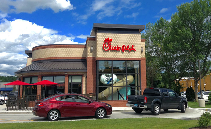 "We Are Looking For Volunteers For Our New Drive Thru": Chick-Fil-A Faces Backlash For Their Despicable Volunteer Search "We Are Looking For Volunteers For Our New Drive Thru": Chick-Fil-A Faces Backlash For Their Despicable Volunteer Search