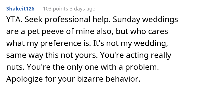 Relative Upset Their Niece Planned A Destination Wedding On A Sunday Night, Tells Her Off, And The Internet's Having None Of It Relative Upset Their Niece Planned A Destination Wedding On A Sunday Night, Tells Her Off, And The Internet's Having None Of It