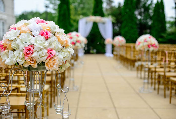 "I'm Sorry I Don't Look Like You Enough For You To Love Me": Mom Uninvites Daughter From Wedding So As Not To Upset New Husband's Family