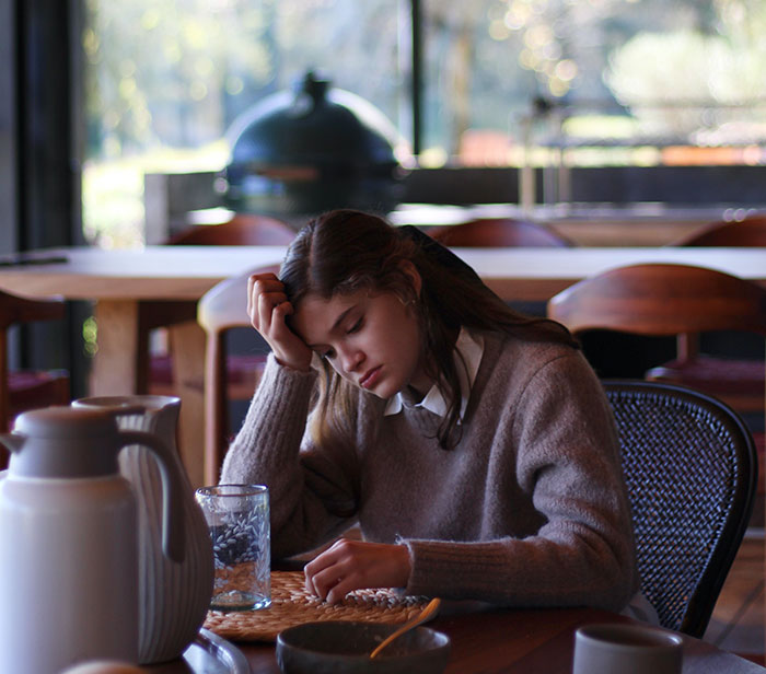 "I'm Sorry I Don't Look Like You Enough For You To Love Me": Mom Uninvites Daughter From Wedding So As Not To Upset New Husband's Family