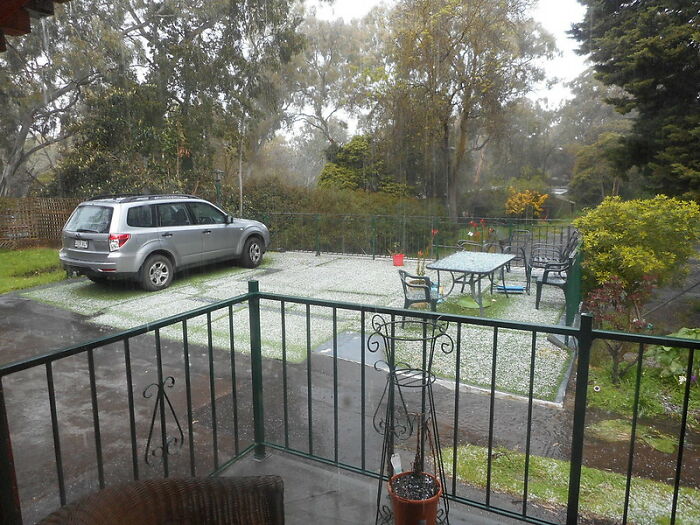 &ldquo;I Can&rsquo;t Sit Out And Enjoy The Sun&rdquo;: Woman Is Fed Up With Neighbors Who Park In Her Driveway Without Permission