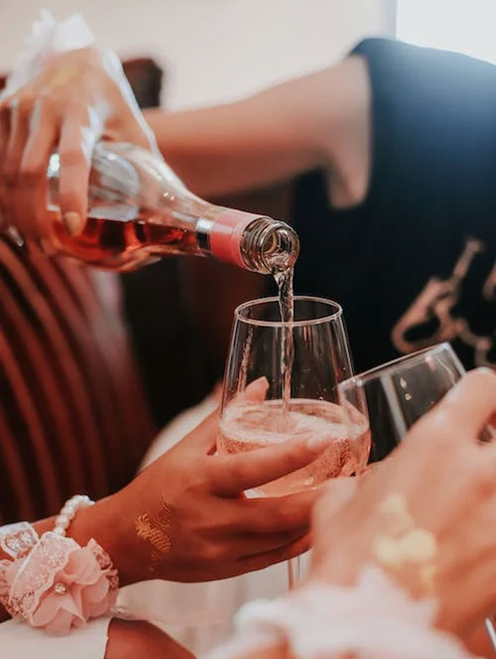 35 Of The Dumbest Wedding Traditions People Hope Will Disappear As Soon As Possible