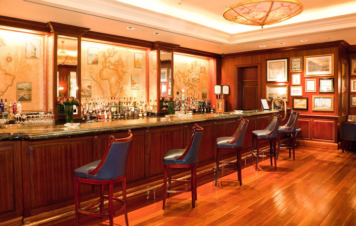 Woman Who Worked As A Server At A Fancy Steakhouse Shared Her Encounters With Entitled Celebrities, Goes Viral