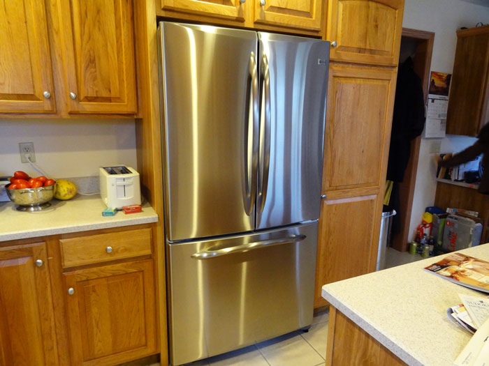 Man Captures A Karen Lying Under His Truck To Make Him Carry The Fridge He Delivered Inside On Video And Goes Viral Online