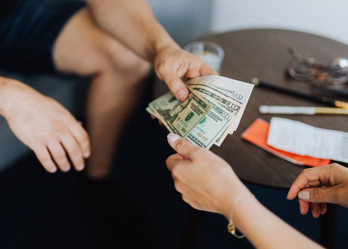 Mother Turns To The Internet To Ask If Her Son Should Pay Rent And For His Own Things After He Turned 18 - 9