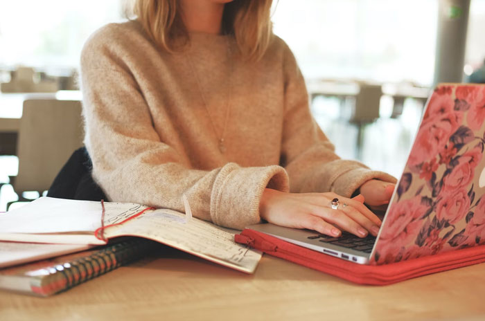 "Should I Have Done Something?": Coworker Shames New Mom For Not Being Productive While On Maternity Leave, Wonders If They're Right