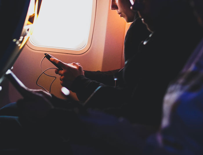 Kid Secretly Watches Deadpool On Another Passenger's Screen, Gets Scared And Starts Crying, Mom Loses It - 5