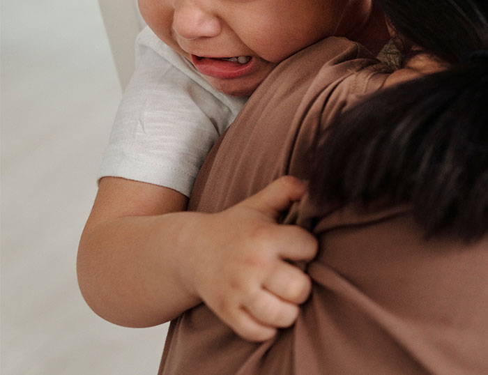 Kid Secretly Watches Deadpool On Another Passenger's Screen, Gets Scared And Starts Crying, Mom Loses It - 1