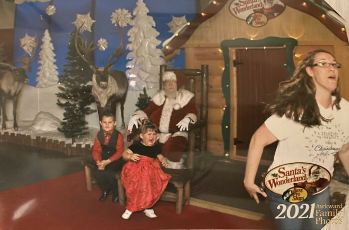 “I Was Just Trying To Peel My Daughter Off Of Me, Sit Her On The Bench And Then I Was Running To Get Out Of The Picture. However It Looks Like I Have Left My Children With Their Sitter And Am Running Away For Dear Life!”