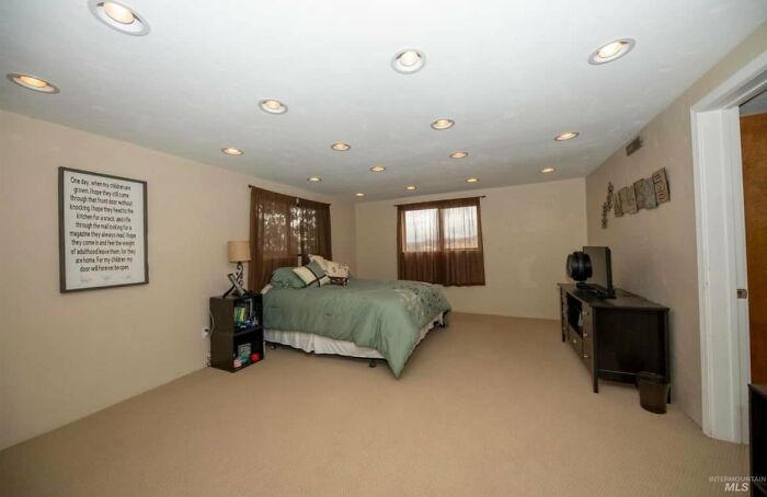 People-Shame-Bizarre-Houses