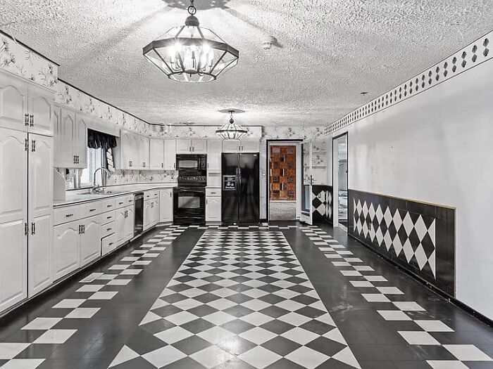 35 Of The Most Awful Homes Shared On The ‘That’s It, I’m Home Shaming’ Facebook Group (New Pics)