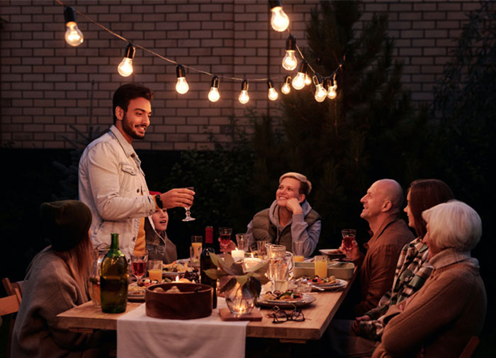 Girlfriend's Rude Italian-American Family Make Fun Of Her Boyfriend, Are Surprised When He Roasts Them With Fluent Italian Girlfriend's Rude Italian-American Family Make Fun Of Her Boyfriend, Are Surprised When He Roasts Them With Fluent Italian