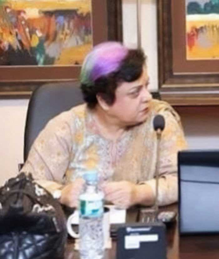 Esto es un crimen. No oculto su cara porque ella es una funcionaria pública