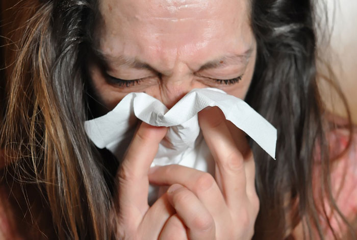 Woman Leaves Work Early Because Of 102°F Fever, Manager Comes Busting At Her Door And Calls The Cops Woman Leaves Work Early Because Of 102°F Fever, Manager Comes Busting At Her Door And Calls The Cops