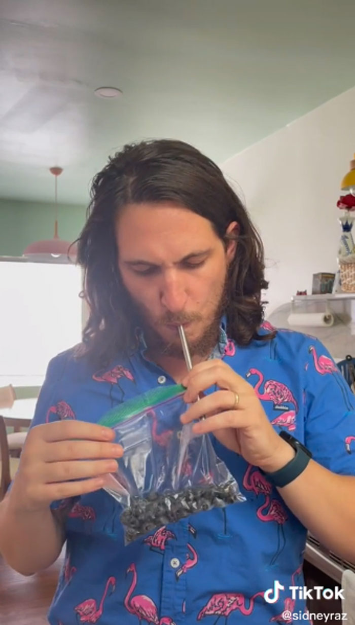You Can Vacuum Seal A Ziplock Bag With A Straw