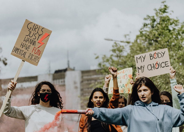 Someone Asks What Current Trend Will Be The Most Regrettable 20 Years From Now, And 35 People Don't Hold Back - 1