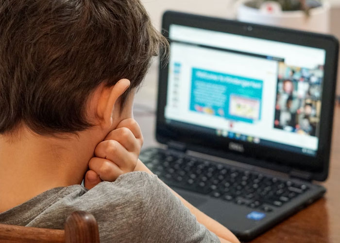 Someone Asks What Current Trend Will Be The Most Regrettable 20 Years From Now, And 35 People Don't Hold Back - 36