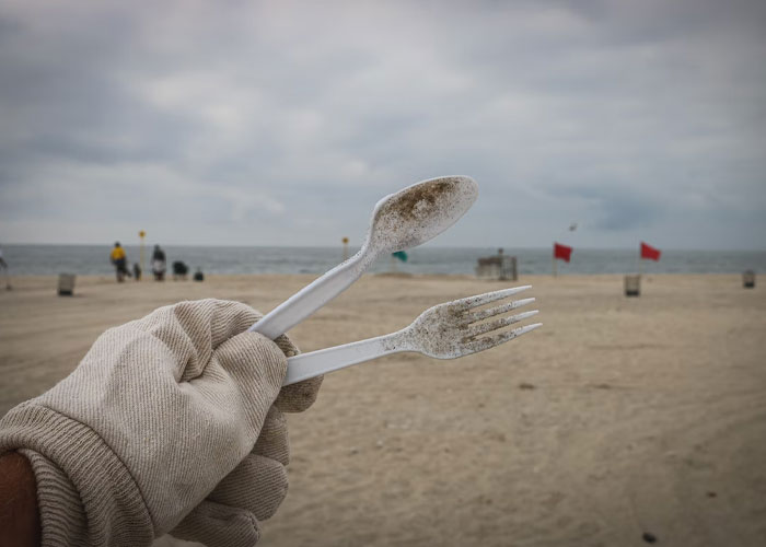 Someone Asks What Current Trend Will Be The Most Regrettable 20 Years From Now, And 35 People Don't Hold Back - 11