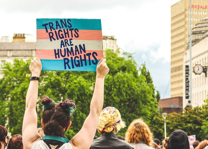 Someone Asks What Current Trend Will Be The Most Regrettable 20 Years From Now, And 35 People Don't Hold Back - 21