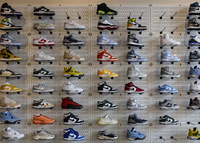 Someone Asks What Current Trend Will Be The Most Regrettable 20 Years From Now, And 35 People Don't Hold Back - 25