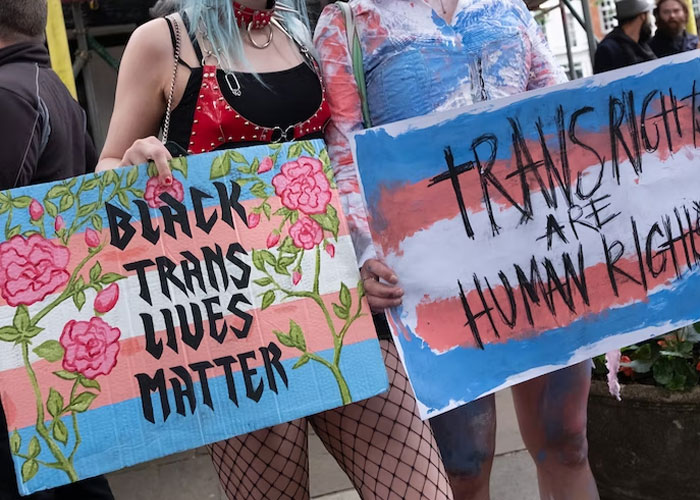 Someone Asks What Current Trend Will Be The Most Regrettable 20 Years From Now, And 35 People Don't Hold Back - 29