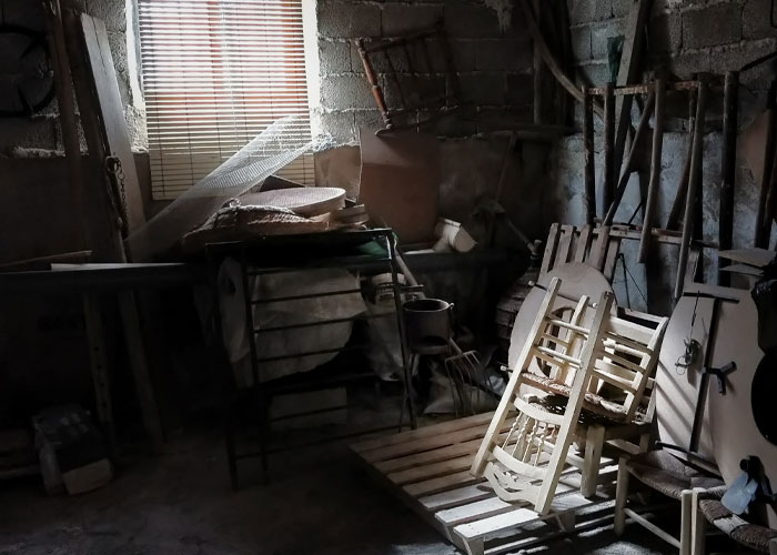 30 Of The Creepiest Things People Have Ever Discovered In Homes