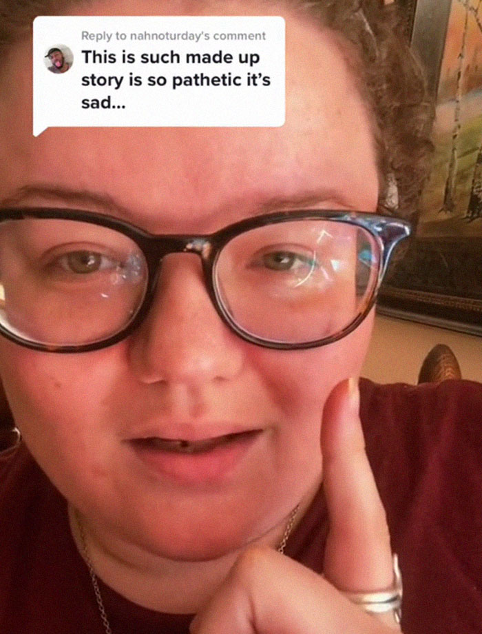 Plus-Size Woman Left In Shock After Waiter Fat-Shames Her So Outrageously, Other People Can't Even Believe It