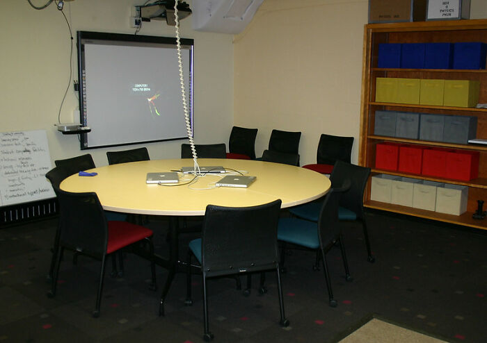 Woman Who Moved From A Small Norwegian Town To LA Lists 16 American Things She Finds Weird