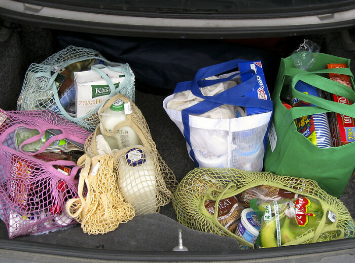 Woman Who Moved From A Small Norwegian Town To LA Lists 16 American Things She Finds Weird