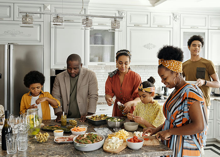 Tired Of Having To Host Husband’s Family All The Time, Woman Converts Guest Bedroom Into Her Office, Relationship Drama Ensues Tired Of Having To Host Husband’s Family All The Time, Woman Converts Guest Bedroom Into Her Office, Relationship Drama Ensues