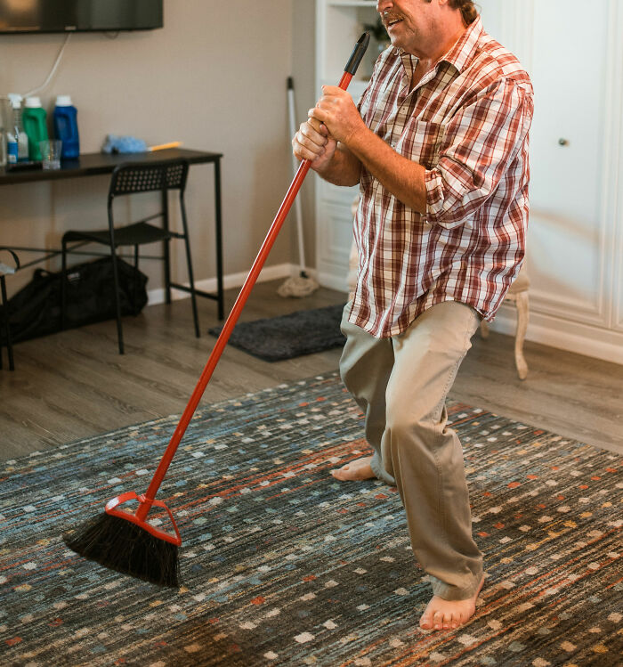 People Share The Strangest Things They Weren't Supposed To Hear But Did Because Of Thin Walls - 18