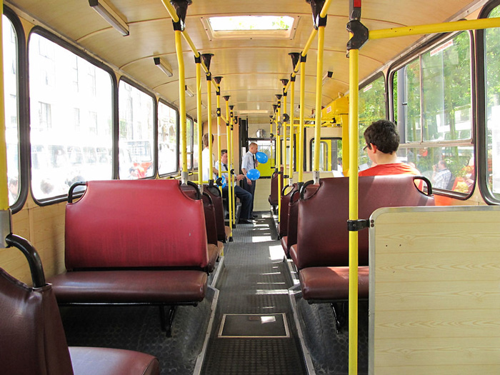 Stranger Sits Right Next To This Man When The Tram Is Almost Empty, The Man Confronts Them About It Stranger Sits Right Next To This Man When The Tram Is Almost Empty, The Man Confronts Them About It