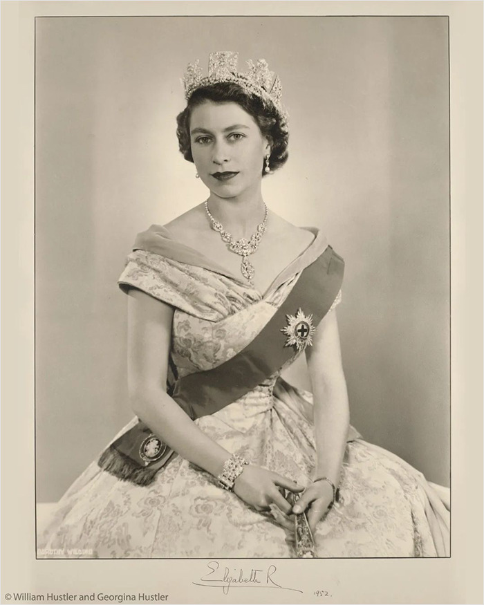 Queen-Elizabeth-Younger-Photos