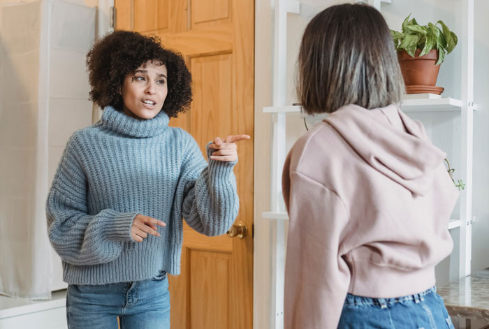 woman argue and pointing