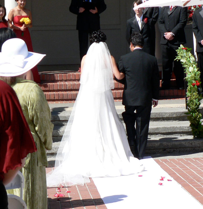 Man Is Offended His Fianc&eacute;e Doesn&rsquo;t Care He Is Uncomfortable With Her Dad Walking Her Down The Aisle